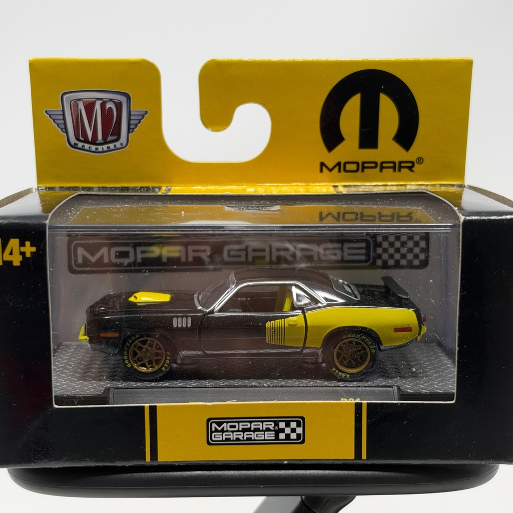 M2 Machines Mopar Garage 1971 Plymouth HEMI Cuda Black Yellow R81 1:64 32600